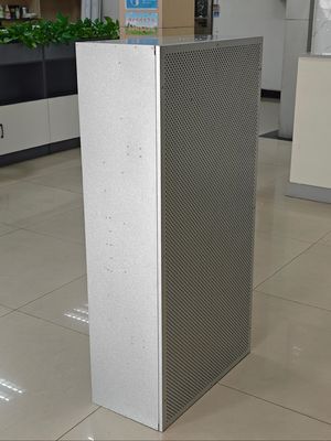 Профессиональная ламинарная каска с уровнем очистки 100 уровня ISO14644-1 Стандартная и эффективность фильтра ≥ 99,99%
